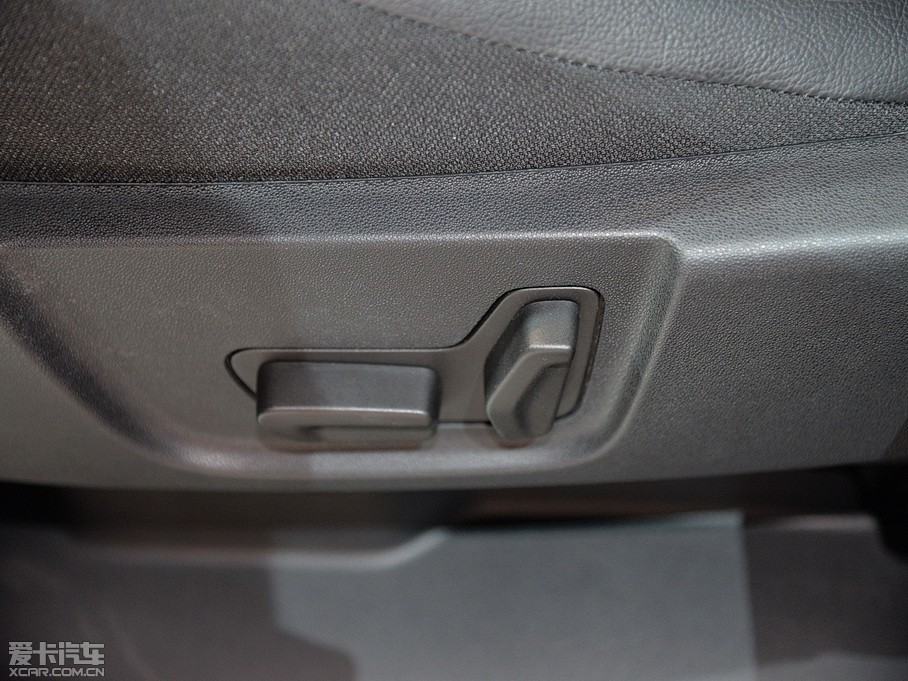 2015��C4 PICASSO 1.6T 7���ԄӺ��A���b��