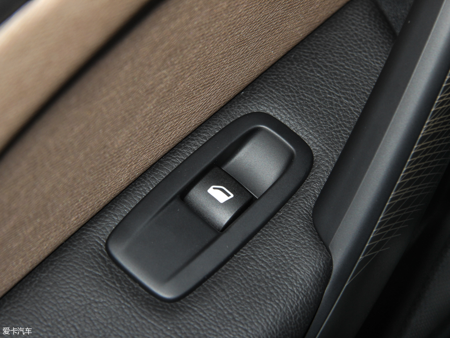 2015��C4 PICASSO 1.6T 5���ԄӺ��A��