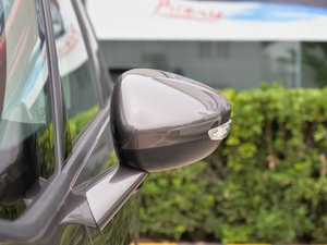 2015款1.6T 7座自动豪华型 后视镜