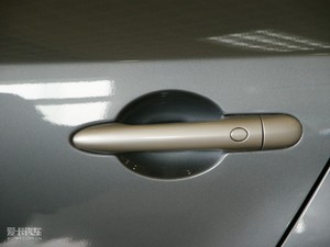 2010款2.5L 两驱时尚版 主驾门拉手