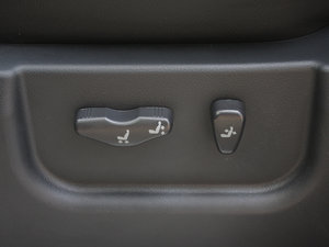 2012款2.5L CVT两驱都市版 主驾驶座椅调节