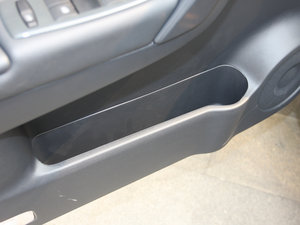 2012款2.5L CVT两驱都市版 前门储物空间