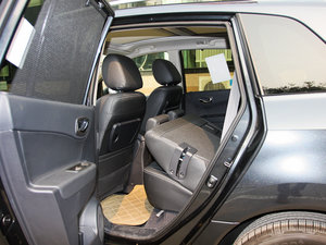 2012款2.5L CVT两驱都市版 后排座椅放倒