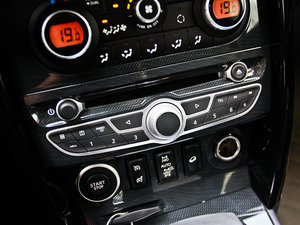 2012款2.5L CVT两驱都市版 中控区