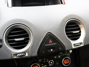 2012款2.5L CVT两驱都市版 中控区