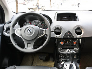 2012款2.5L CVT两驱都市版 中控区