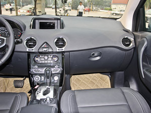 2012款2.5L CVT两驱都市版 中控区