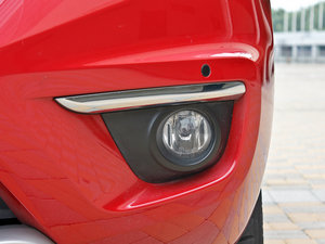 2012款2.5L CVT四驱豪华导航版 前雾灯