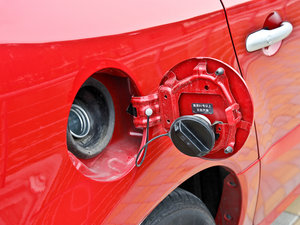 2012款2.5L CVT四驱豪华导航版 油箱盖