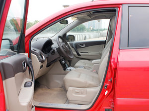 2012款2.5L CVT四驱豪华导航版 前排空间