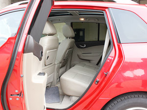 2012款2.5L CVT四驱豪华导航版 后排空间