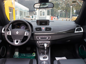 2011款2.0L CC 硬顶敞篷版 内饰全景