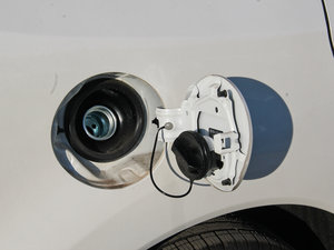 2013款2.5L CVT两驱舒适导航版 油箱盖