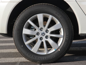 2013款2.5L CVT两驱舒适导航版 轮圈