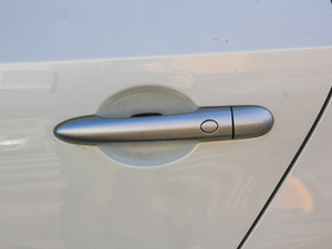 2013款2.5L CVT两驱舒适导航版 主驾门拉手