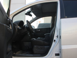 2013款2.5L CVT两驱舒适导航版 前排空间