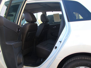 2013款2.5L CVT两驱舒适导航版 后排空间