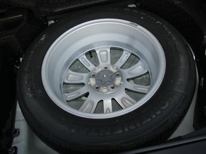 2013款2.5L CVT两驱舒适导航版 备胎