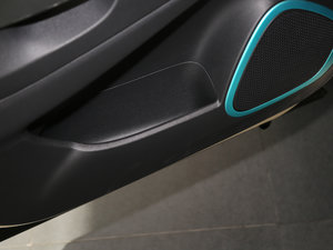 2015款1.2T 双离合舒适版 前门储物空间