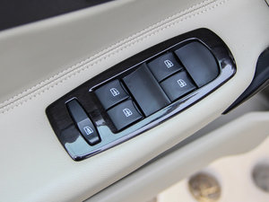 2014款2.5L 四驱豪华版 主驾车窗控制区	
