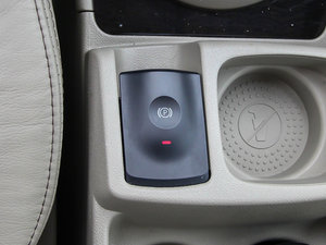 2014款2.5L 四驱豪华版 驻车制动器