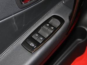 2014款2.5L Sportway四驱版 主驾车窗控制区	