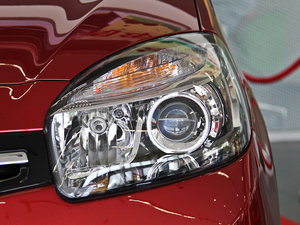 2014款2.5L Sportway四驱版 大灯