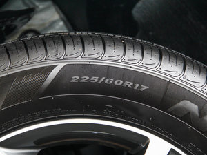 2014款2.5L 两驱舒适版 轮胎尺寸