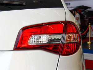 2014款2.5L 两驱舒适版 尾灯