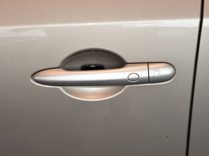 2015款2.5L 两驱舒适版 主驾门拉手