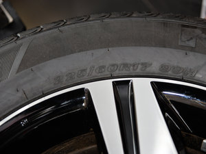 2015款2.5L 两驱舒适版 轮胎尺寸