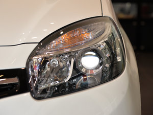 2015款2.5L 四驱舒适版 大灯