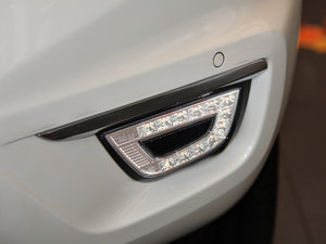 2015款2.5L 四驱舒适版 前雾灯