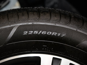 2015款2.5L 四驱舒适版 轮胎尺寸
