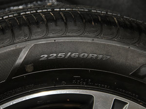 2015款2.5L 四驱豪华版 轮胎尺寸