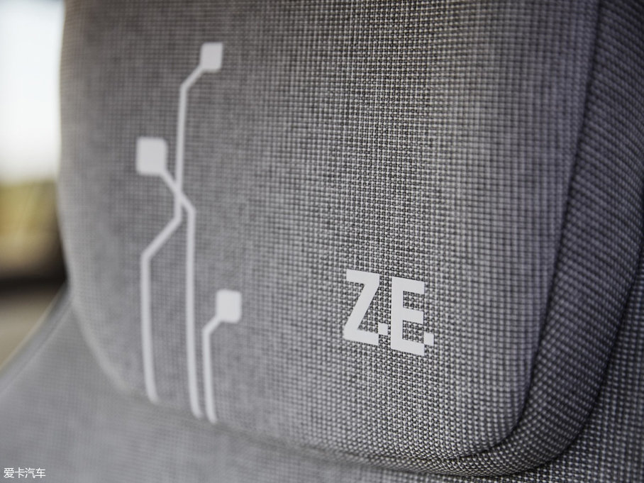 2016ZZOE  ZE 40