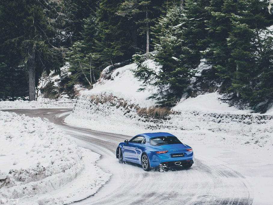 2017�����ZAlpine A110