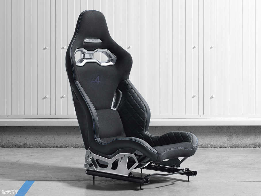 2017�����ZAlpine A110