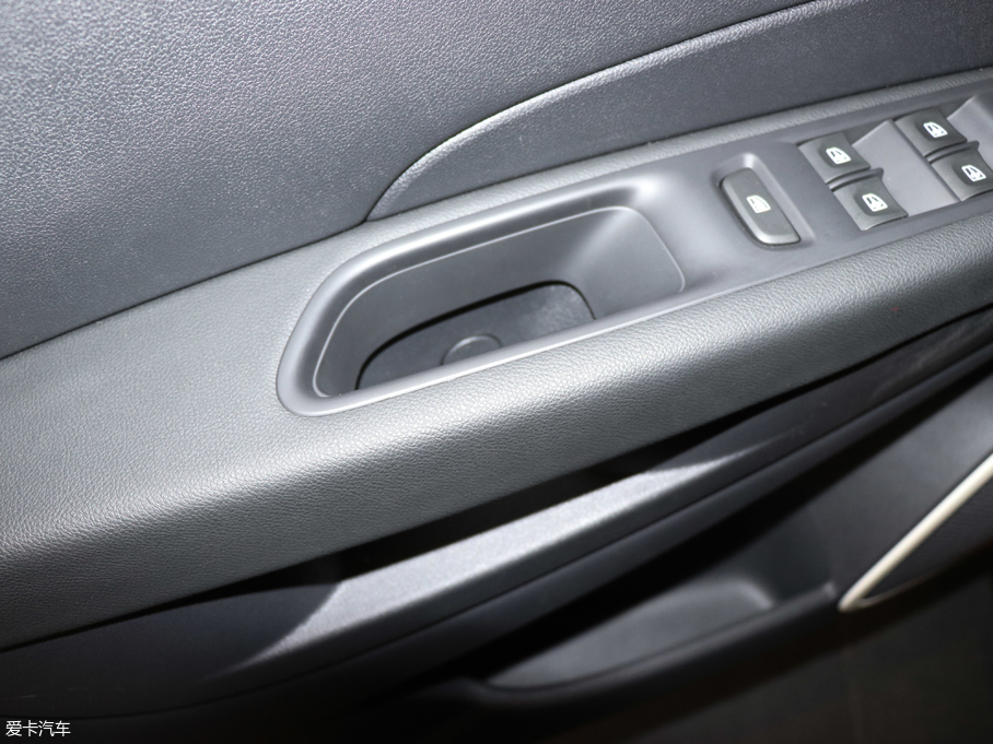 2018_(M) TCe 190 `Ӱ