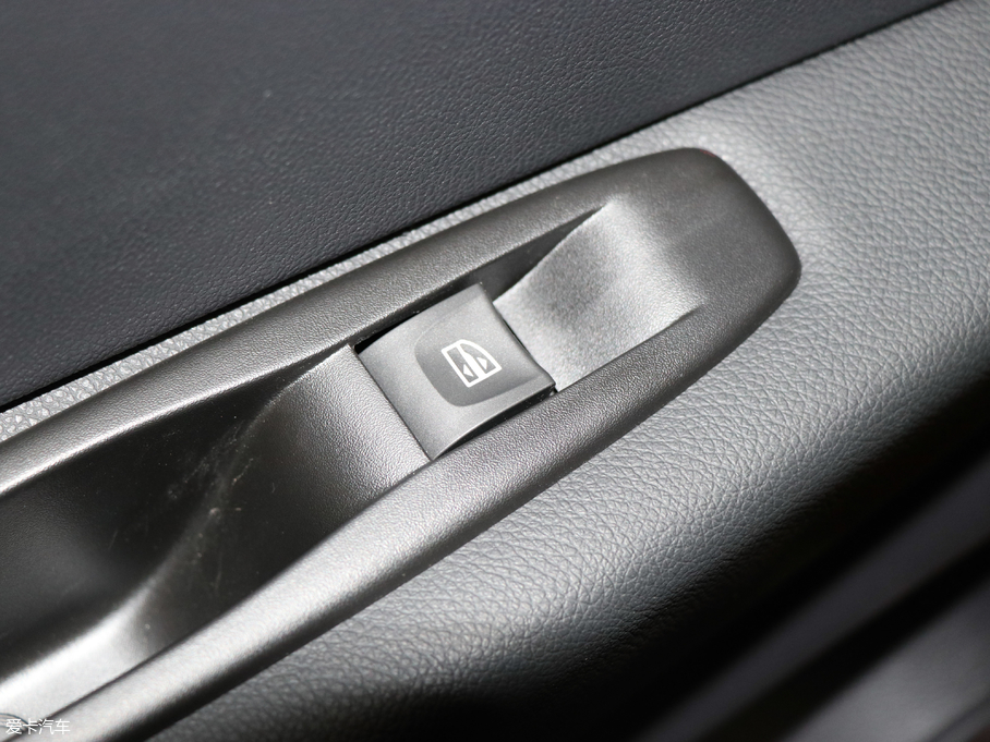 2018_(M) TCe 190 `Ӱ