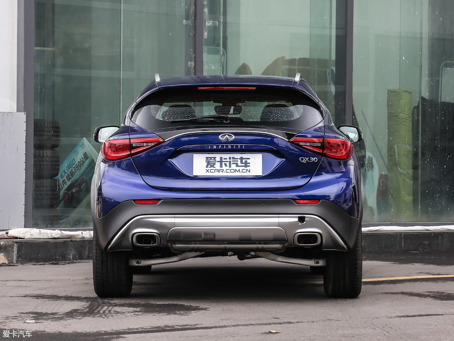 2018��Ӣ�����QX30 1.6T ���(q��)�\�Ӱ�