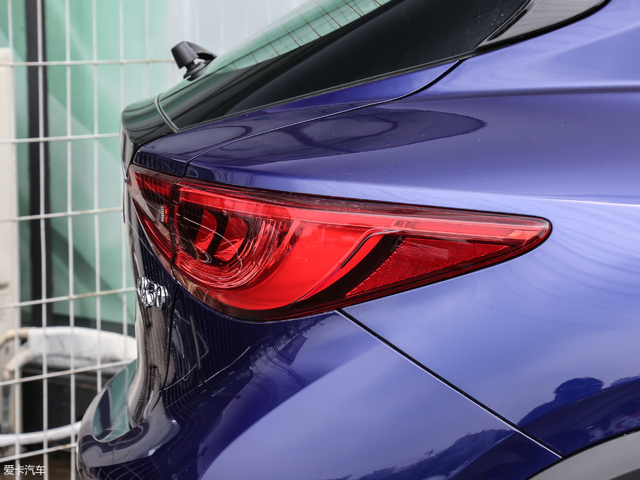 2018��Ӣ�����QX30 1.6T ����\�Ӱ�