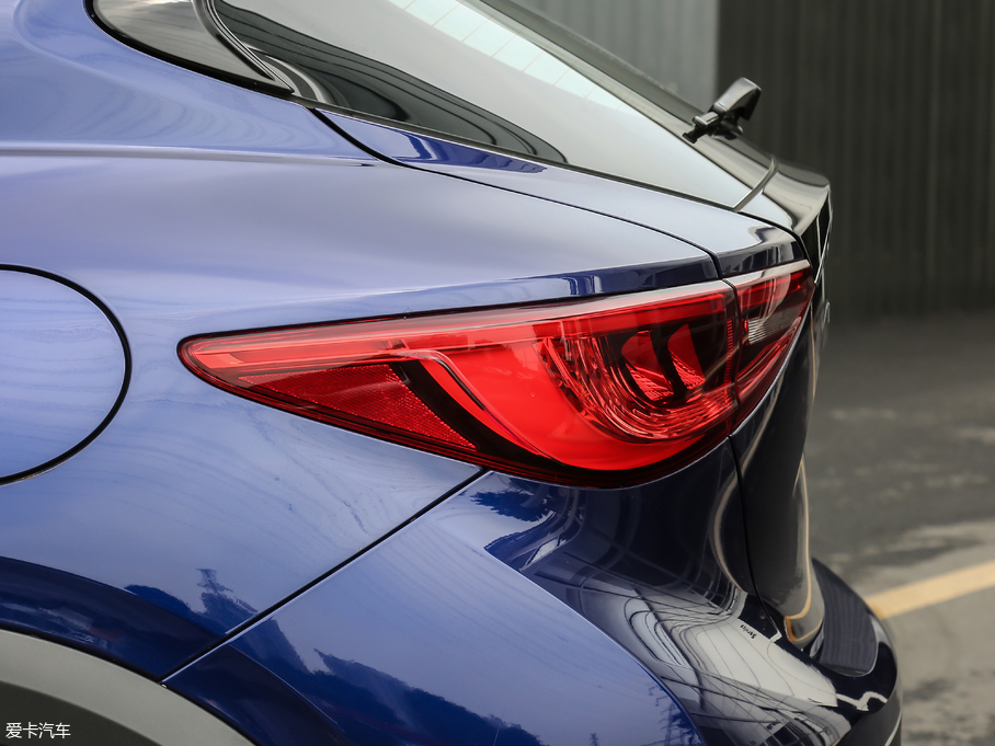 2018��Ӣ�����QX30 1.6T ����\�Ӱ�