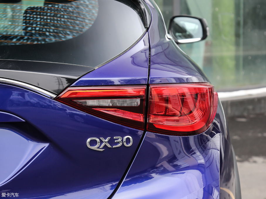 2018��Ӣ�����QX30 1.6T ����\�Ӱ�