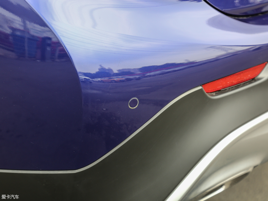 2018��Ӣ�����QX30 1.6T ���(q��)�\�Ӱ�