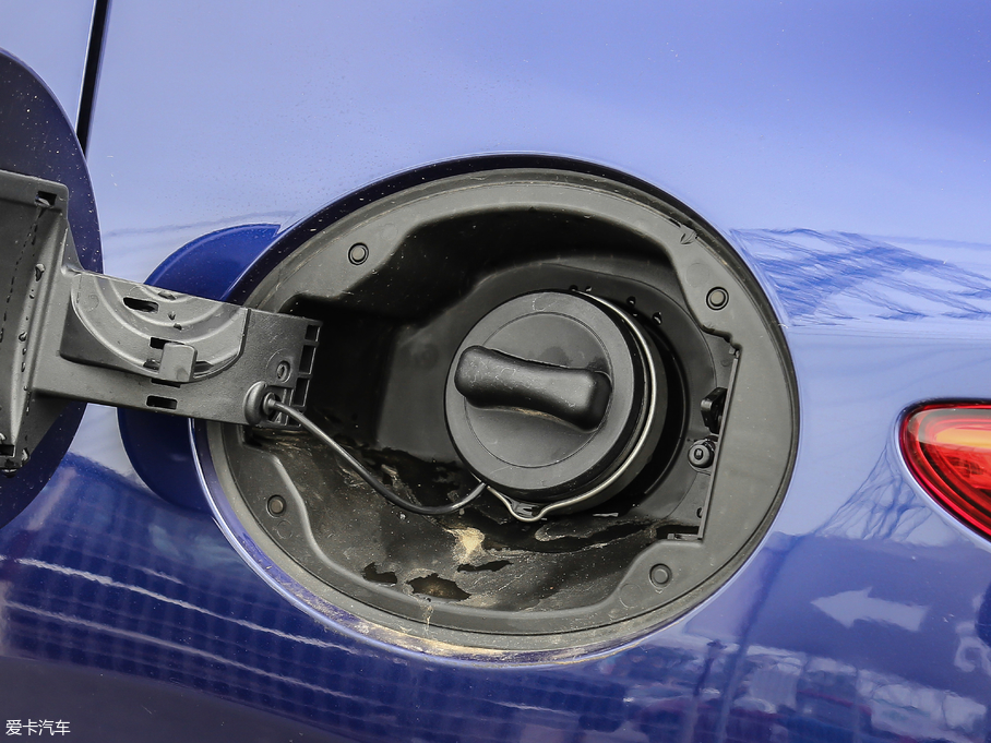 2018��Ӣ�����QX30 1.6T ����\�Ӱ�