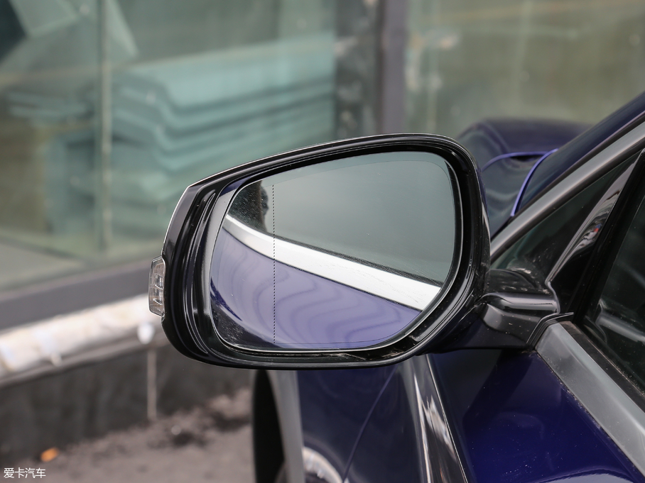 2018��Ӣ�����QX30 1.6T ����\�Ӱ�