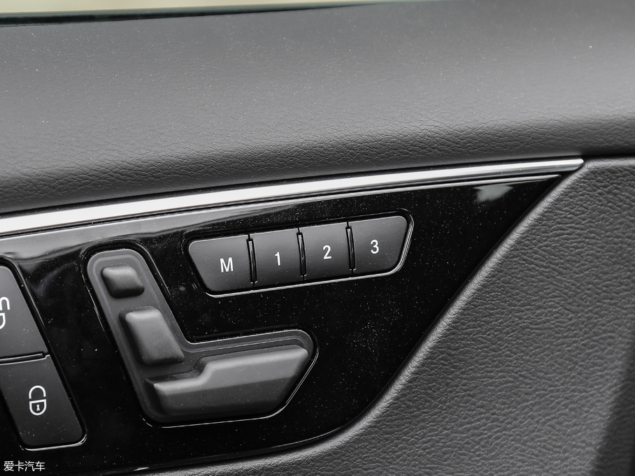 2018��Ӣ�����QX30 1.6T ����\�Ӱ�