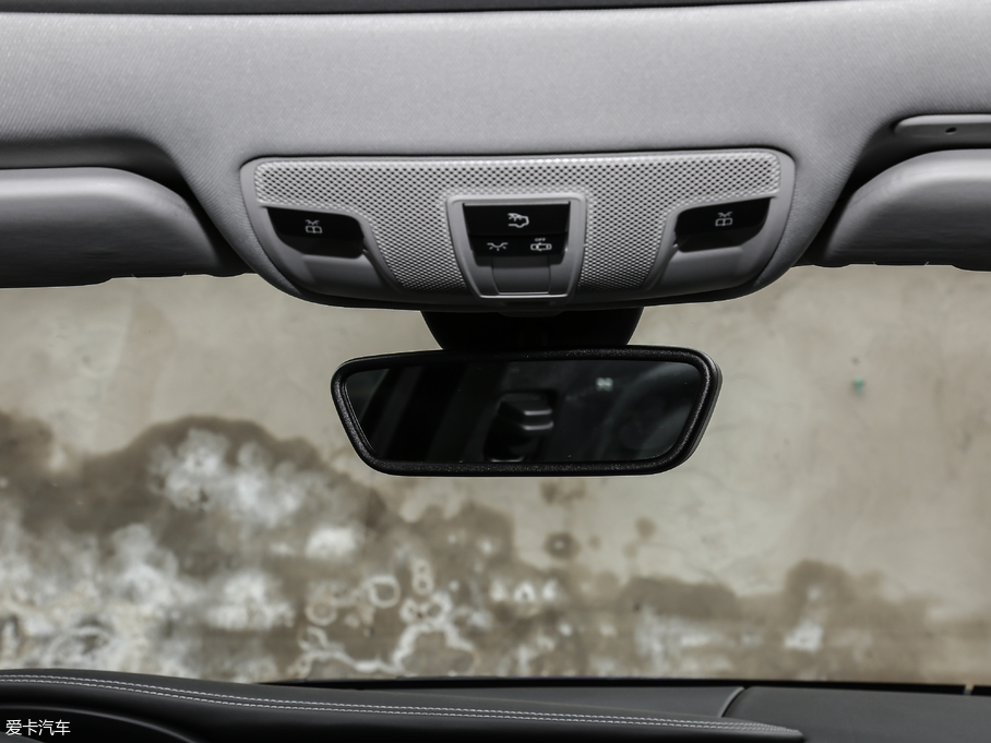 2018��Ӣ�����QX30 1.6T ����\�Ӱ�