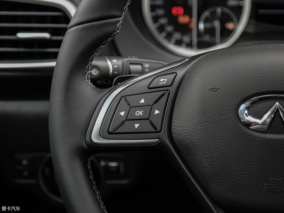 2018��Ӣ�����QX30 1.6T ���(q��)�\(y��n)��(d��ng)��